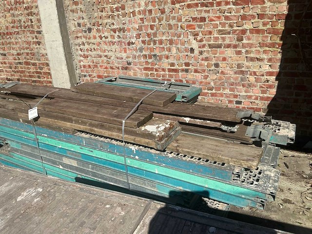 Partij diverse steigervloeren en bouwhout - afbeelding 2 van  4