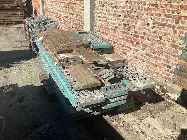 Partij diverse steigervloeren en bouwhout - afbeelding 4 van  4