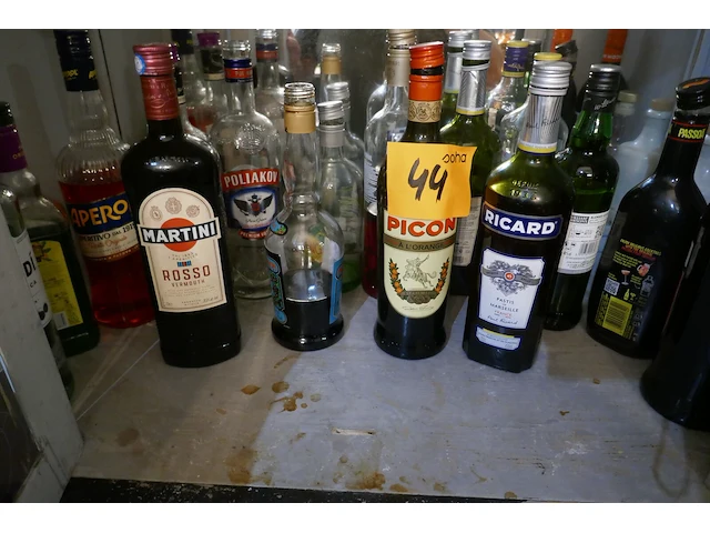 Partij diverse sterke dranken en aperitief - afbeelding 1 van  5