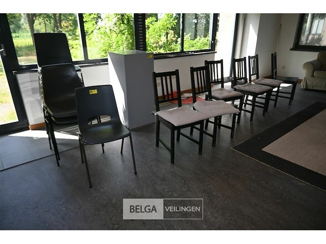 Partij diverse stoelen + hoekzetel - afbeelding 1 van  5