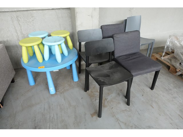 Partij diverse stoelen + kindertafel - afbeelding 1 van  7