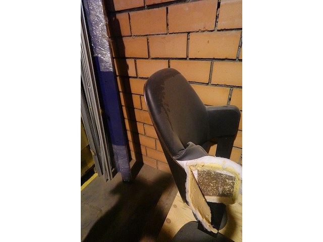 Partij diverse stoelen + onderdelen stoel - afbeelding 3 van  12