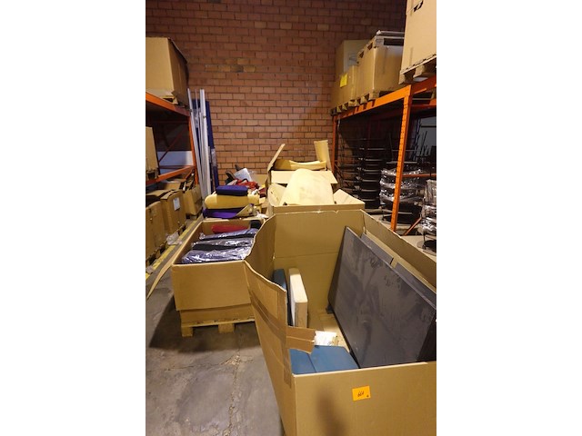 Partij diverse stoelen + onderdelen stoel - afbeelding 1 van  12