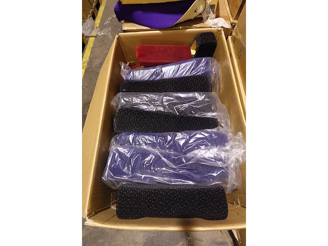 Partij diverse stoelen + onderdelen stoel - afbeelding 6 van  12