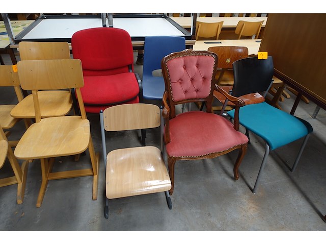 Partij diverse stoelen - afbeelding 1 van  1