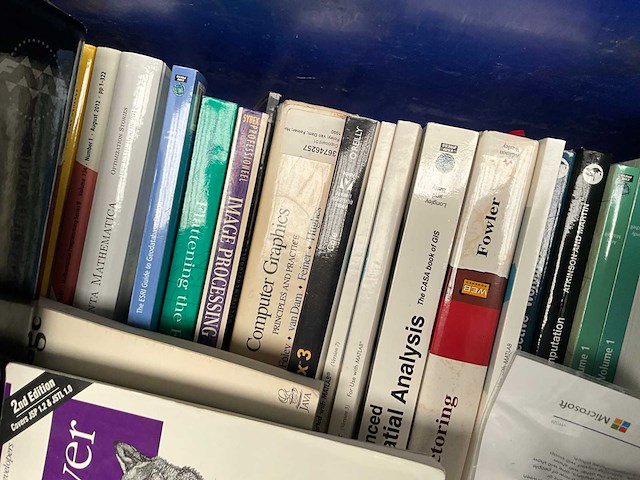 Partij diverse studieboeken en romans - afbeelding 2 van  15