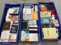Partij diverse studieboeken en romans - afbeelding 1 van  15