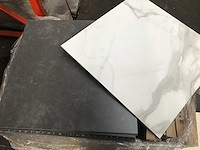 Partij diverse tegels en natuursteen 1 palet - afbeelding 1 van  4