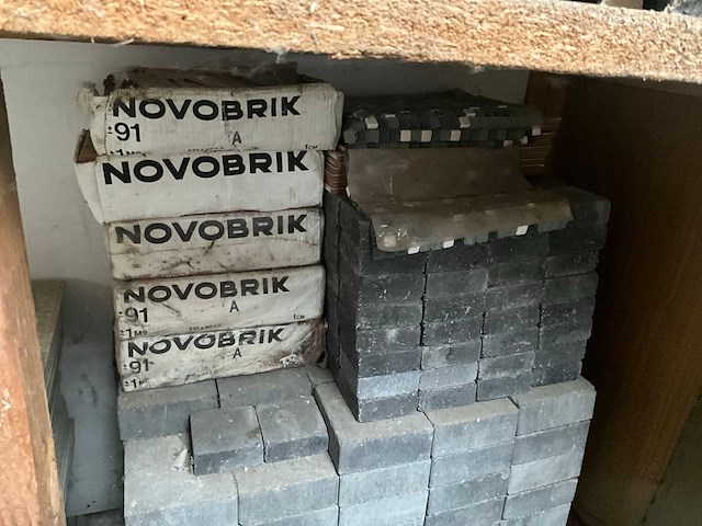 Partij diverse tegels en toebehoren - afbeelding 23 van  26