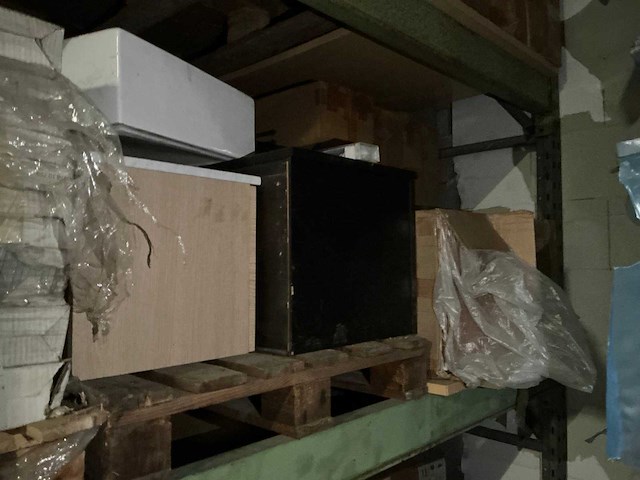 Partij diverse tegels, plinten en sanitaire toebehoren (17x pallet) - afbeelding 7 van  20