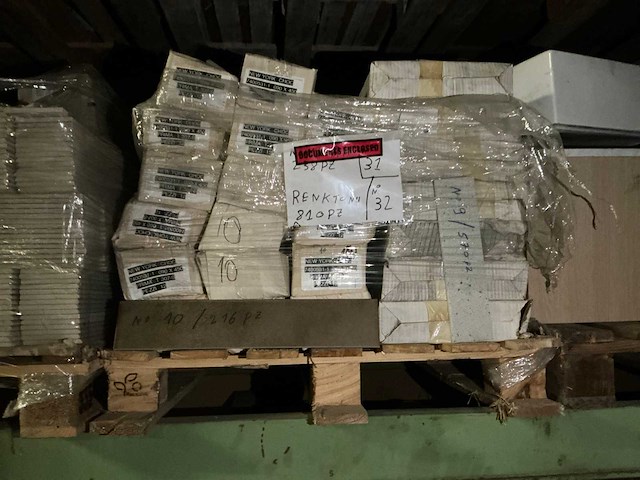 Partij diverse tegels, plinten en sanitaire toebehoren (17x pallet) - afbeelding 8 van  20