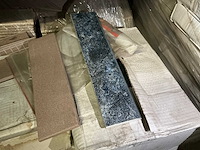 Partij diverse tegels, plinten en sanitaire toebehoren (17x pallet) - afbeelding 1 van  20