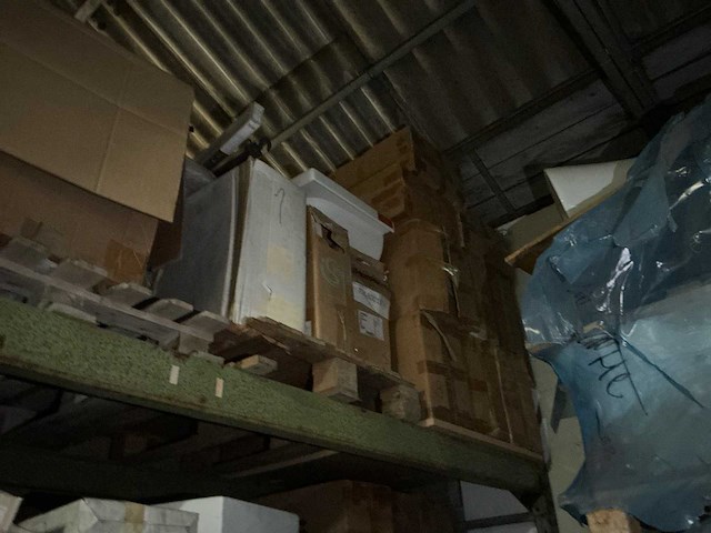 Partij diverse tegels, plinten en sanitaire toebehoren (17x pallet) - afbeelding 13 van  20