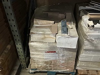 Partij diverse tegels, plinten en sanitaire toebehoren (17x pallet) - afbeelding 15 van  20