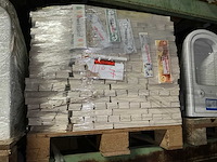 Partij diverse tegels, plinten en sanitaire toebehoren (17x pallet) - afbeelding 16 van  20