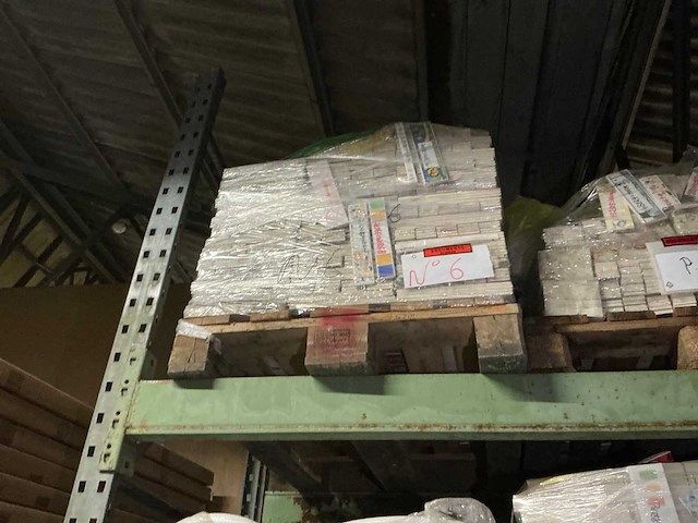 Partij diverse tegels, plinten en sanitaire toebehoren (17x pallet) - afbeelding 17 van  20