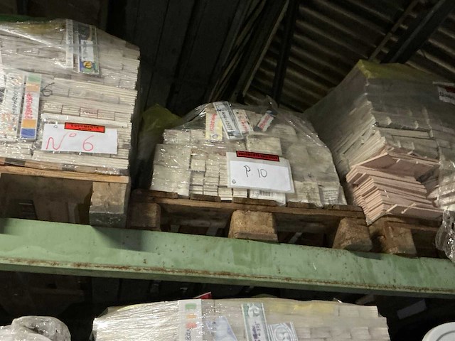 Partij diverse tegels, plinten en sanitaire toebehoren (17x pallet) - afbeelding 18 van  20