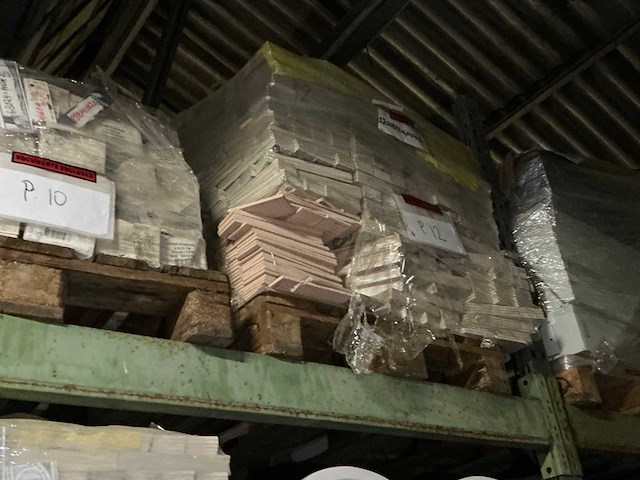 Partij diverse tegels, plinten en sanitaire toebehoren (17x pallet) - afbeelding 19 van  20