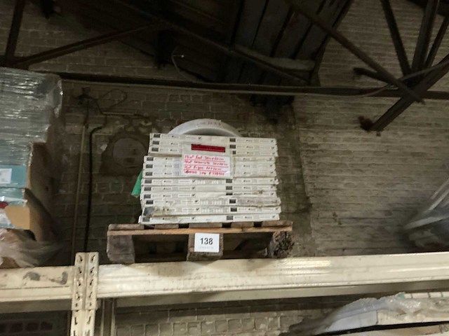 Partij diverse tegels - afbeelding 1 van  3