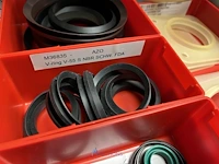 Partij diverse toestelonderdelen - afbeelding 18 van  94