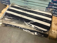 Partij diverse tuinkussens en pvc terrasstoelen - afbeelding 5 van  12