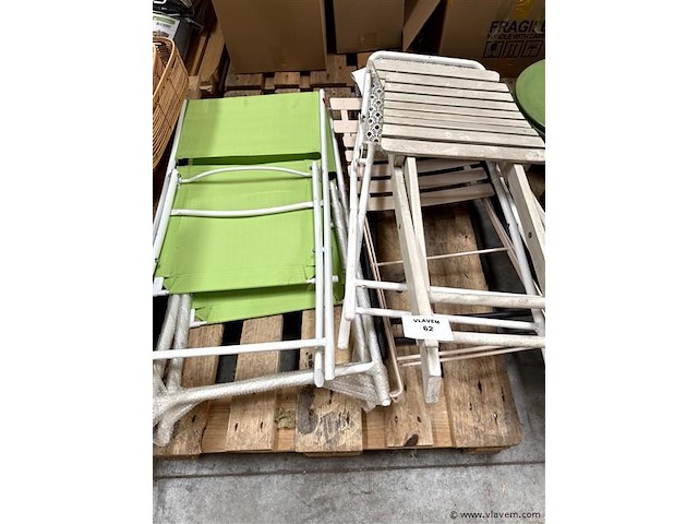 Partij diverse tuinstoeltjes - afbeelding 1 van  3