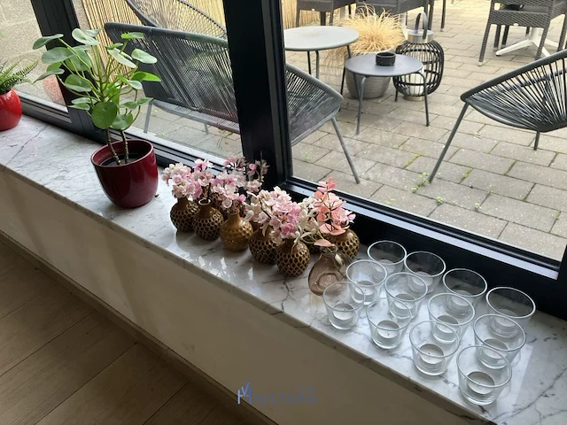 Partij diverse vaasjes, imitatieplanten in pot, theelichthouders en kapstok - afbeelding 1 van  4