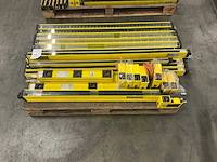 Partij diverse veiligheidslichtschermen / lichtgordijnen - afbeelding 1 van  11