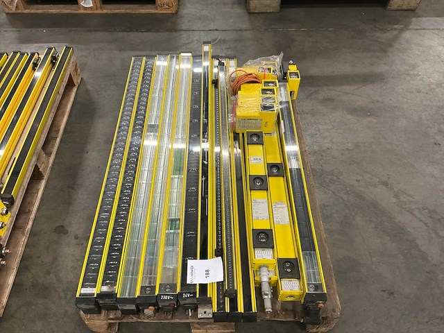 Partij diverse veiligheidslichtschermen / lichtgordijnen - afbeelding 4 van  11