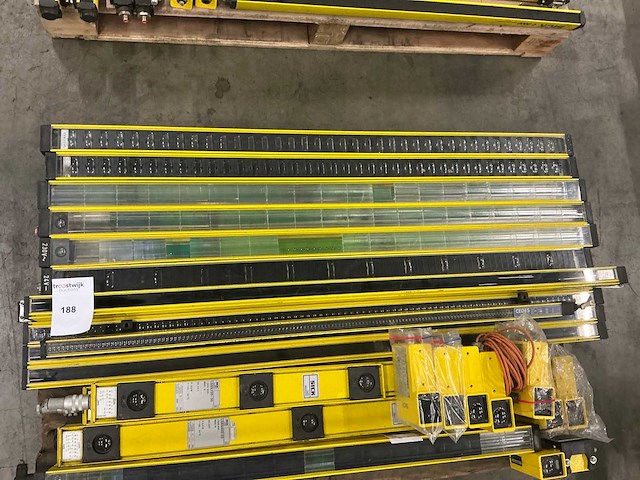 Partij diverse veiligheidslichtschermen / lichtgordijnen - afbeelding 5 van  11