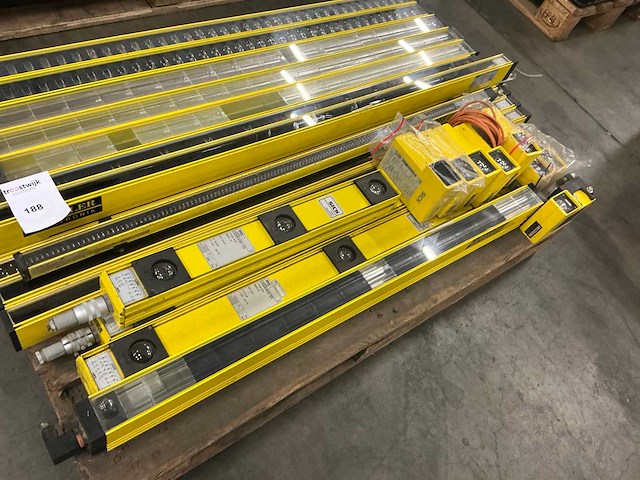 Partij diverse veiligheidslichtschermen / lichtgordijnen - afbeelding 6 van  11