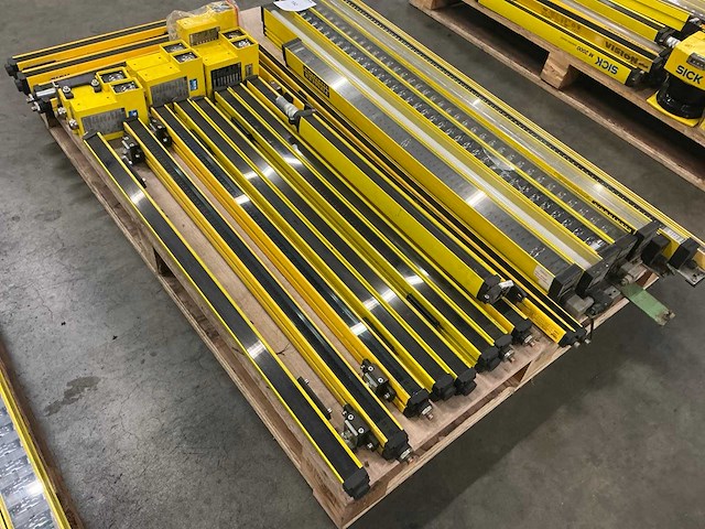 Partij diverse veiligheidslichtschermen / lichtgordijnen - afbeelding 4 van  11