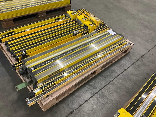 Partij diverse veiligheidslichtschermen / lichtgordijnen - afbeelding 5 van  11