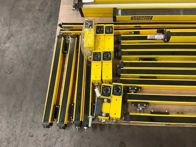 Partij diverse veiligheidslichtschermen / lichtgordijnen - afbeelding 6 van  11