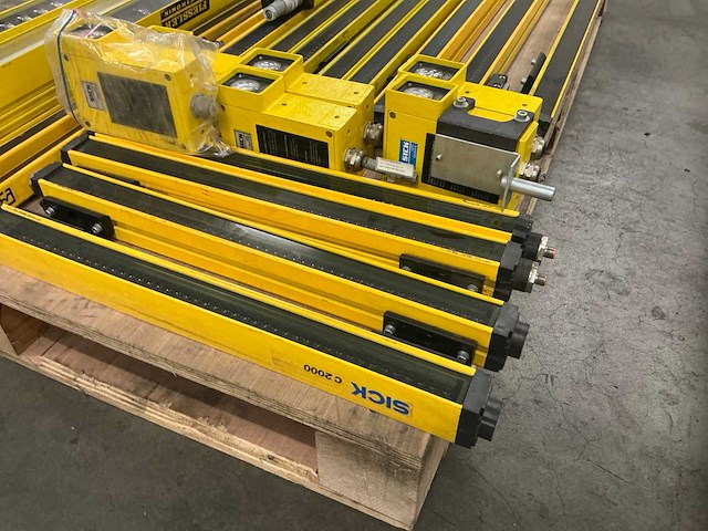 Partij diverse veiligheidslichtschermen / lichtgordijnen - afbeelding 7 van  11