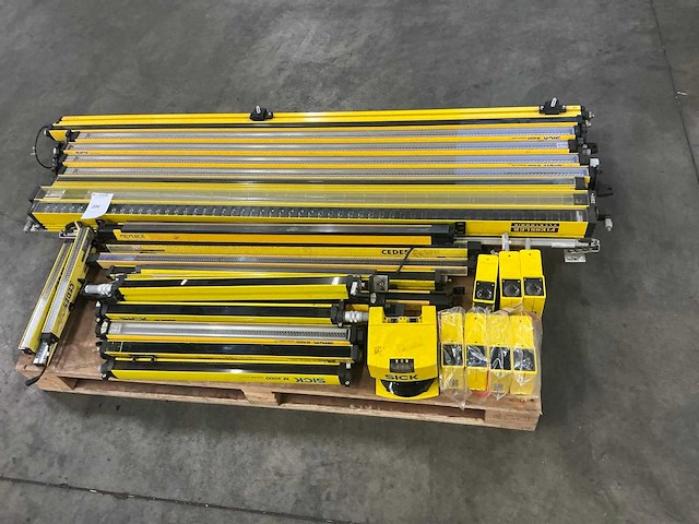 Partij diverse veiligheidslichtschermen / lichtgordijnen - afbeelding 1 van  10