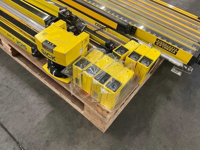 Partij diverse veiligheidslichtschermen / lichtgordijnen - afbeelding 3 van  10