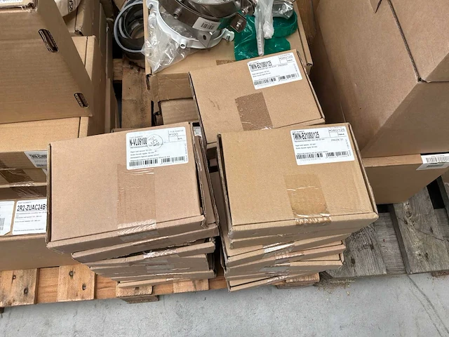 Partij diverse ventilatiebuizen en toebehoren - afbeelding 27 van  32