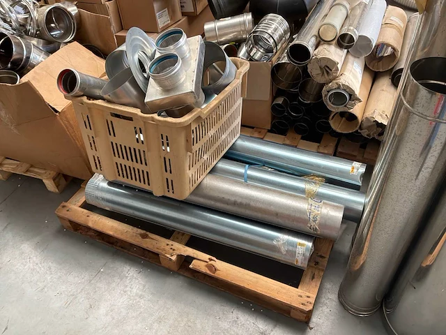 Partij diverse ventilatiebuizen en toebehoren - afbeelding 31 van  32