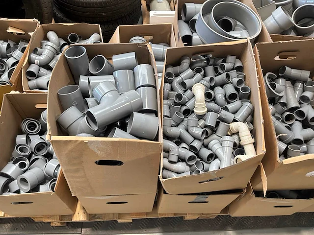 Partij diverse ventilatiepijpen, bochten en koppelstukken - afbeelding 6 van  13