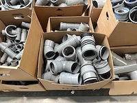 Partij diverse ventilatiepijpen, bochten en koppelstukken - afbeelding 8 van  13
