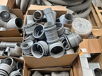 Partij diverse ventilatiepijpen, bochten en koppelstukken - afbeelding 12 van  13