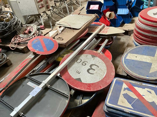 Partij diverse verkeersborden - afbeelding 3 van  7