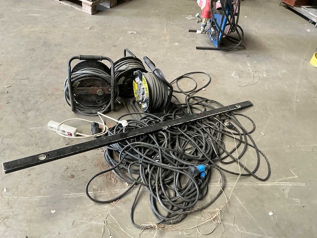 Partij diverse verlengsnoeren - afbeelding 1 van  1