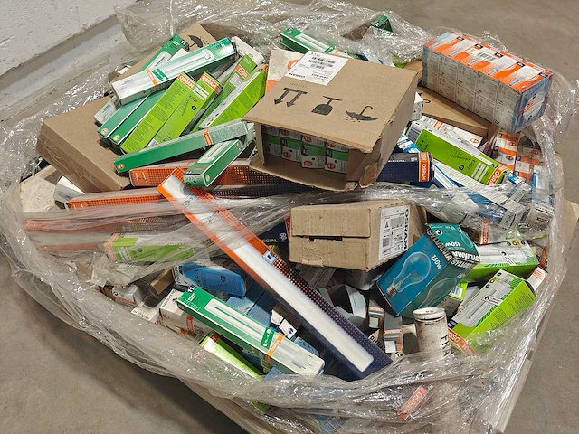 Partij diverse verlichting op pallet - nieuw in verpakking - afbeelding 2 van  7
