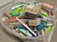 Partij diverse verlichting op pallet - nieuw in verpakking - afbeelding 2 van  7