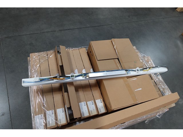Partij diverse verlichtingsarmatuur lts + 41x lamp osram t5 54w/830 - afbeelding 12 van  21