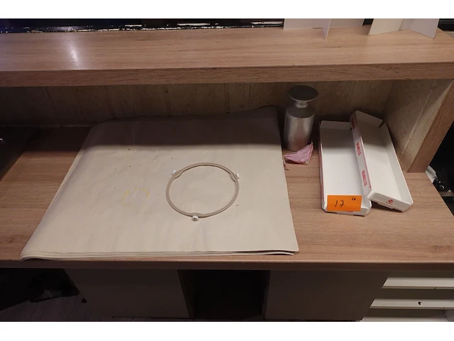 Partij diverse verpakking en decoratie - afbeelding 25 van  51