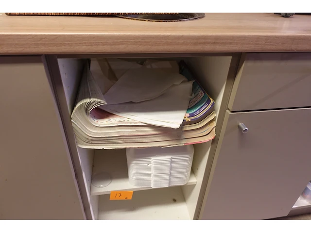 Partij diverse verpakking en decoratie - afbeelding 47 van  51