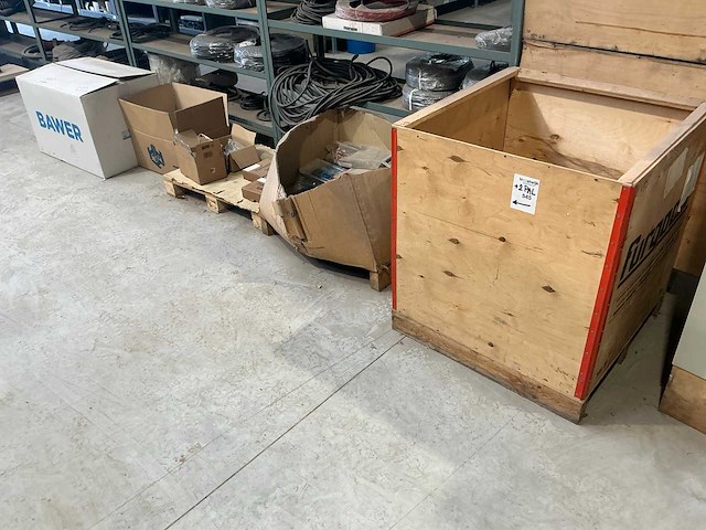 Partij diverse vrachtwagen onderdelen - afbeelding 1 van  9